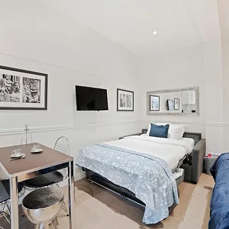 Stylish Studio Flat 10min From The Colosseum Apartment
