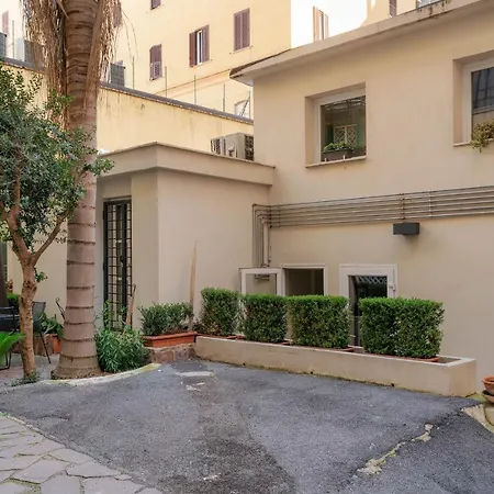 Stylish Studio Flat 10min From The Colosseum Rom